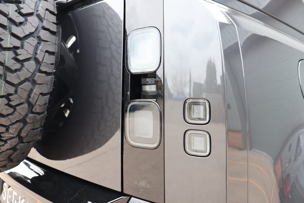 Land Rover Defender 110 D250 HARD TOP X-DYNAMIC  REAR SEAT CONVERSION SEEKER STYLED  23