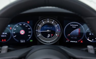 Porsche 911 Turbo S Cabriolet (992) 27