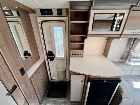 Coachman VIP 460 19