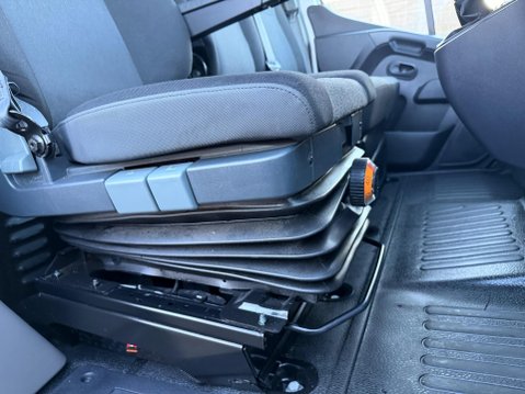 Renault Master 2.3 dCi 35 Business+ FWD LWB Medium Roof Euro 6 4dr 13