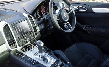 Porsche Cayenne GTS 8