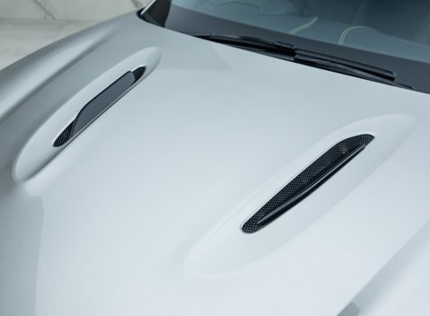 Aston Martin DBX 707 34