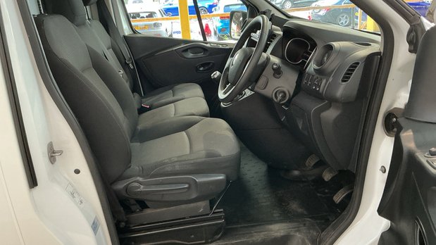 Renault Trafic SWB L1H1 Low Roof Business+ SL28 Air Con Sensors EURO 6 NO VAT 9