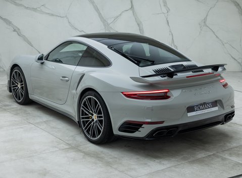Porsche 911 Turbo S (991.2) 12