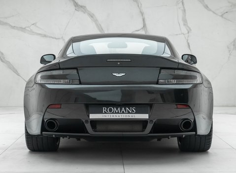 Aston Martin V12 Vantage S 8