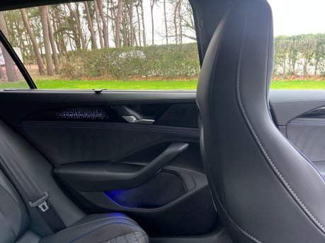 Volkswagen Passat R-LINE DSG 33