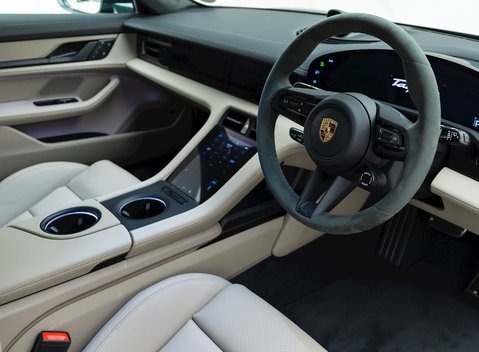 Porsche Taycan GTS Sport Turismo 9