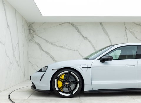 Porsche Taycan Turbo S 30