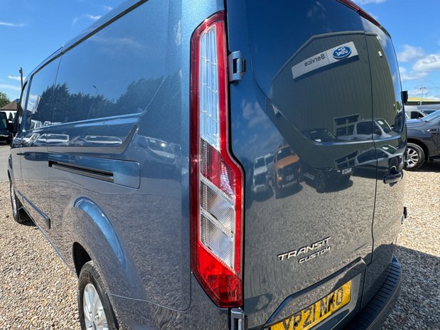 Ford Transit Custom AUTO LWB [SOLD CM] L2H1 Low Roof Limited 300 Air Con Alloys Sensors EURO 6 14