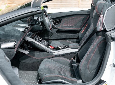 Lamborghini Huracan Spyder LP640-4 Performante 15