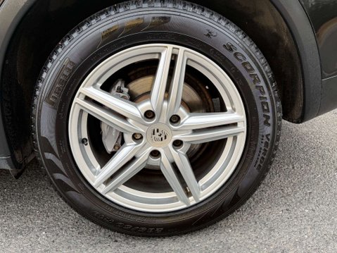 Porsche Cayenne 3.0 Cayenne V6 D Tiptronic 4WD 5dr 61
