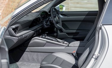 Porsche 911 (992) Carrera 4S 14