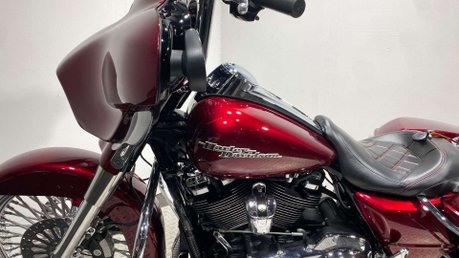 Harley-Davidson Touring 1745 FLHXS Street Glide Special Euro 4 28