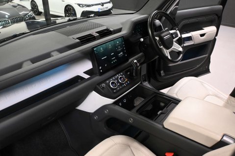 Land Rover Defender 3.0 Defender HSE D MHEV Auto 4WD 5dr 34