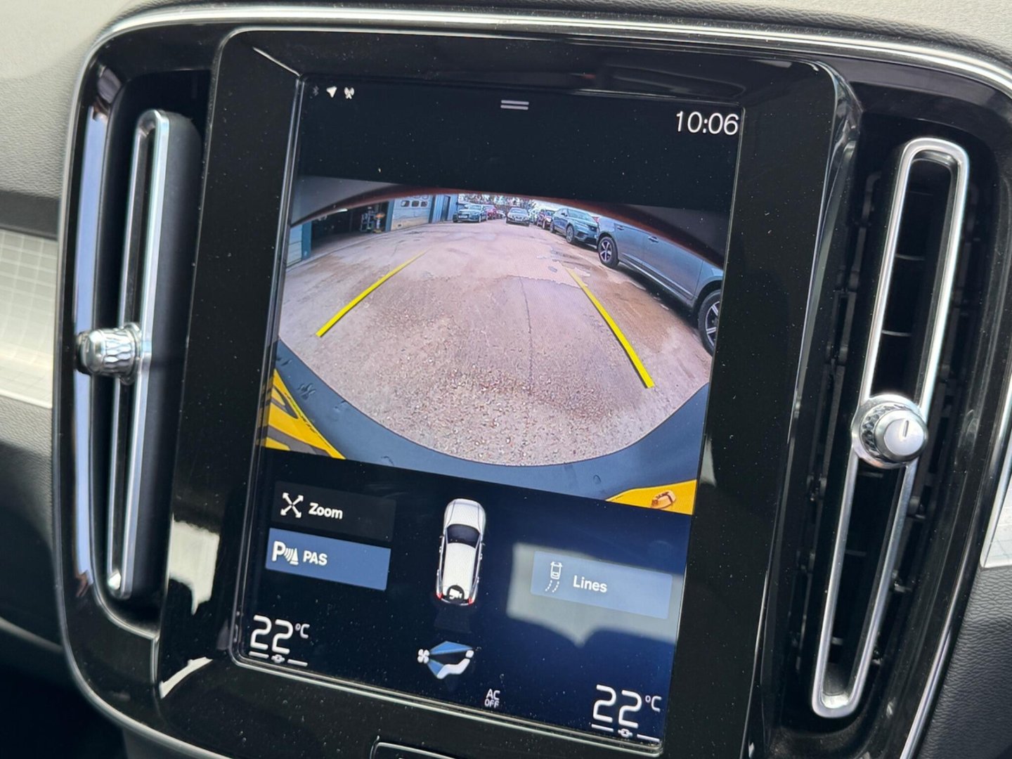 2020 Volvo XC40 — image 7