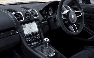 Porsche Cayman GT4 14