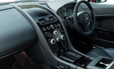 Aston Martin V12 Vantage S 17