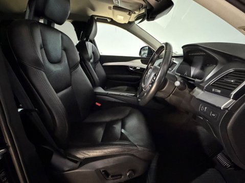 Volvo XC90 D5 POWERPULSE MOMENTUM AWD 19