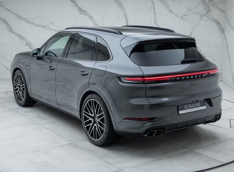 Porsche Cayenne TURBO E-HYBRID 12