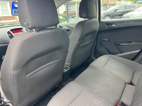 Vauxhall Astra 1.4 16v Exclusiv Euro 5 5dr 26