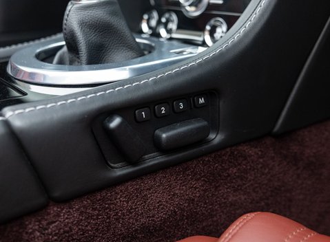 Aston Martin V12 Vantage ROADSTER 31