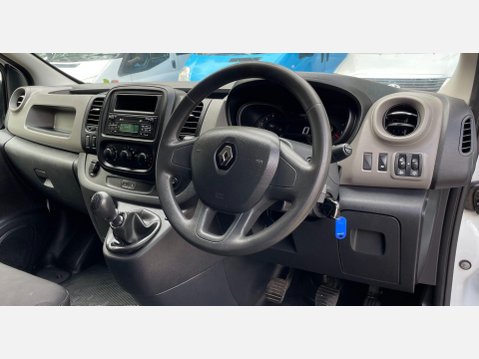 Renault Trafic 1.6 dCi 27 Business SWB Standard Roof Euro 6 5dr 22
