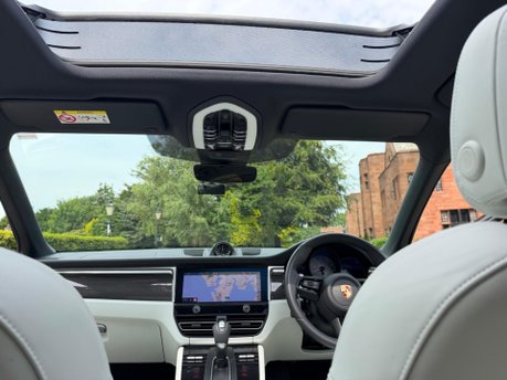 Porsche Macan S PDK 16