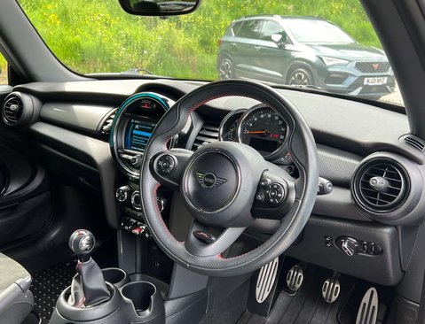 Mini Hatch 1.5 Cooper Sport 3dr 17