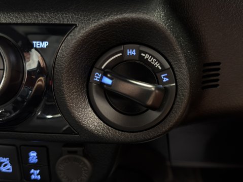 Toyota Hilux INVINCIBLE X 4WD 48V MHEV AUTO 68
