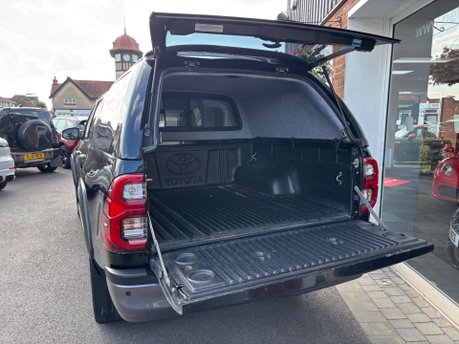 Toyota Hilux 2.8 D-4D Invincible X Pickup Double Cab 4dr Diesel Auto 4WD Euro 6 (204 ps) 20
