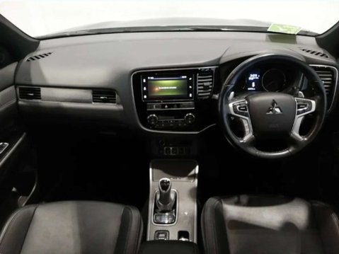 Mitsubishi Outlander 2.4 Outlander 4h PHEV CVT 4WD 5dr 3