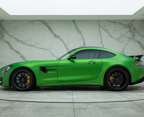 Mercedes-Benz AMG GT R 