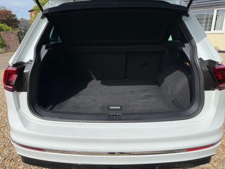 Volkswagen Tiguan 2.0 TDI R-Line DSG 4Motion Euro 6 (s/s) 5dr 22