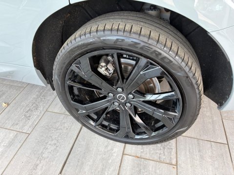 Volvo XC60 2.0 B5 MHEV Plus Black Edition Auto AWD Euro 6 (s/s) 5dr 20