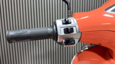 Piaggio Vespa Primavera 2018 ONLY 13K LONG MOT GREAT COLOUR SCHEME 125CC SCOOTER 13