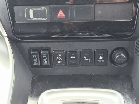 Mitsubishi Shogun Sport 2.4D 4 SUV 5dr Diesel Auto 4WD Euro 6 (181 ps) 26