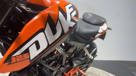 KTM Duke 2011 32K GOOD RUNNING SUPERMOTO PROJECT BIKE 125CC 15BHP 17