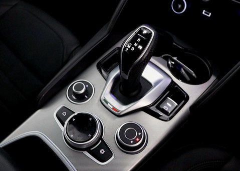 Alfa Romeo Giulia 2.0 Giulia Sprint TB Auto 4dr 30