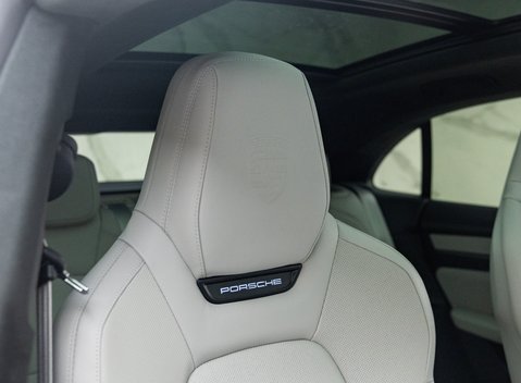 Porsche Macan Turbo Electric 12