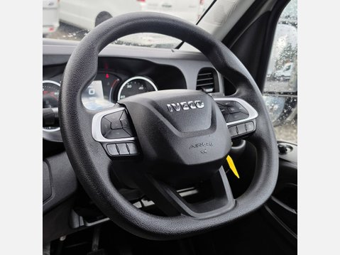 Iveco Daily 35s14 mwb 3520 2.3 135ps eu6 RWD 11