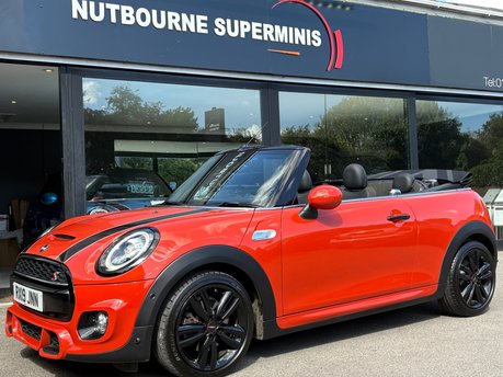 Mini Convertible Cooper S 2.0 Petrol Manual Sport Navigation Comfort Plus - SOLARIS ORANGE