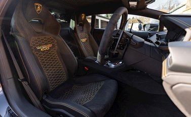 Lamborghini Huracan LP640-4 EVO 12