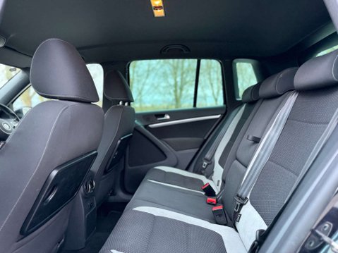 Volkswagen Tiguan 2.0 Tiguan R-Line TDI BlueMotion Technology 4Motion Semi-Auto 4WD 5dr 28