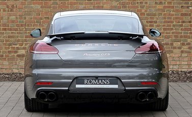 Porsche Panamera GTS 12