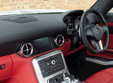 Mercedes-Benz SLS AMG 16