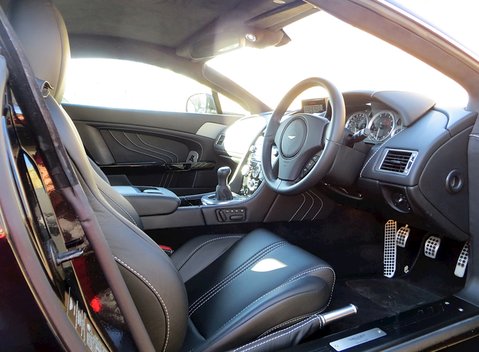 Aston Martin V8 Vantage S 7