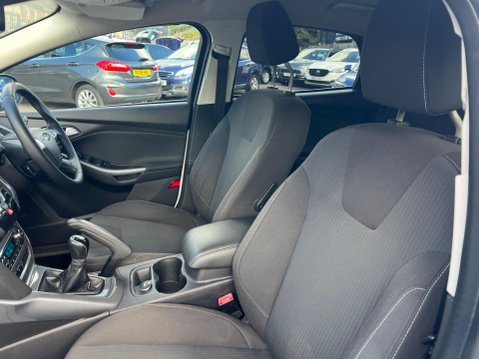 Ford Focus 1.6 Titanium Euro 5 5dr 28