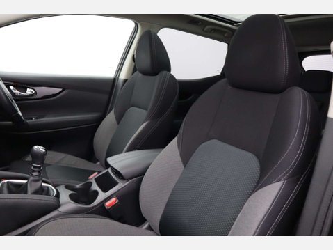 Nissan Qashqai 1.3 Qashqai N-Connecta DiG-T 5dr 53