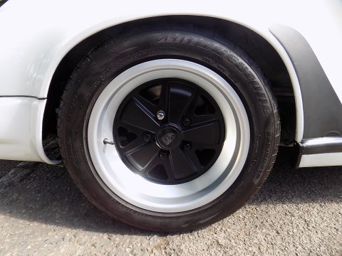 Porsche 911 CARRERA 3.2 TARGA 26