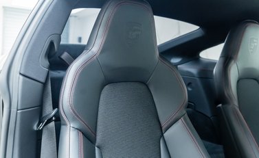 Porsche 911 GT3 TOURING (992) 12